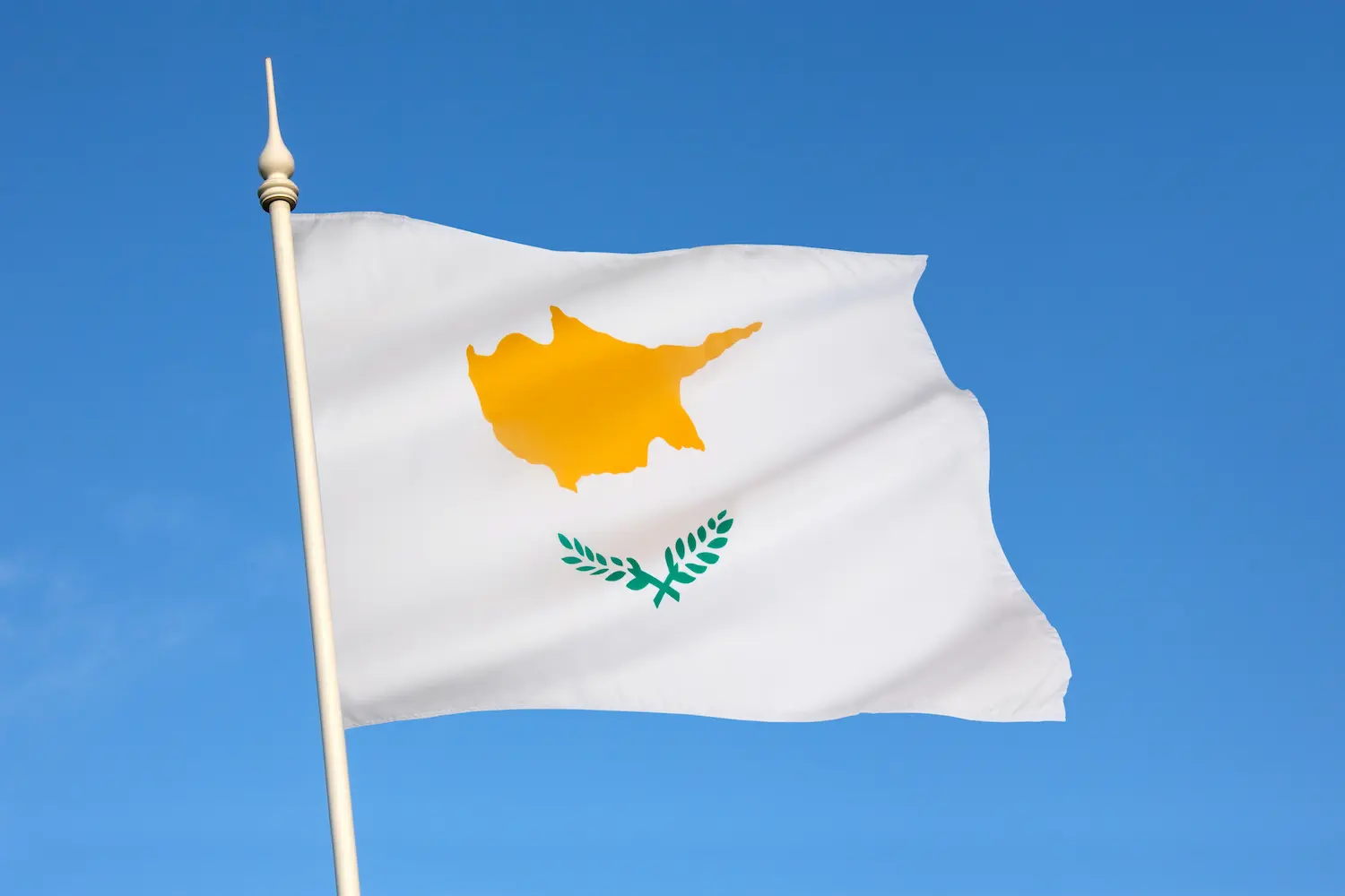 Как россиянам получить гражданство на Кипре в 2024 году: Полное руководство