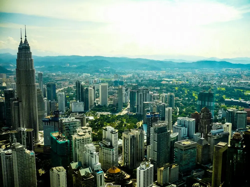 Moving Services Between Malaysia and Russia