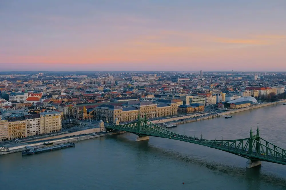 Shipping Household Goods from Hungary to Russia